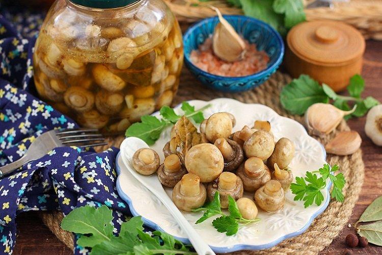 Marinated Mushrooms with Wine Vinegar