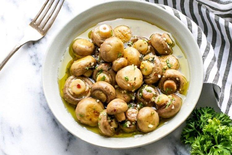 Champignons in Honey Marinade