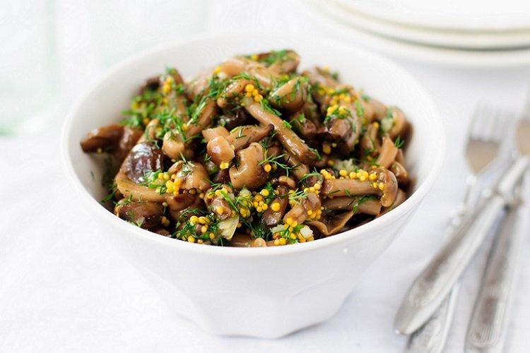 Mushrooms Marinated with Honey and Mustard