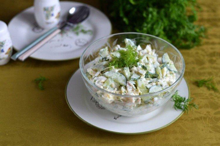 20 einfache Salate mit Eiern und Gurken
