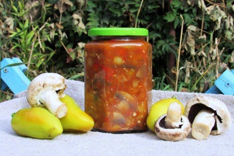 Preparación de pimiento morrón con champiñones