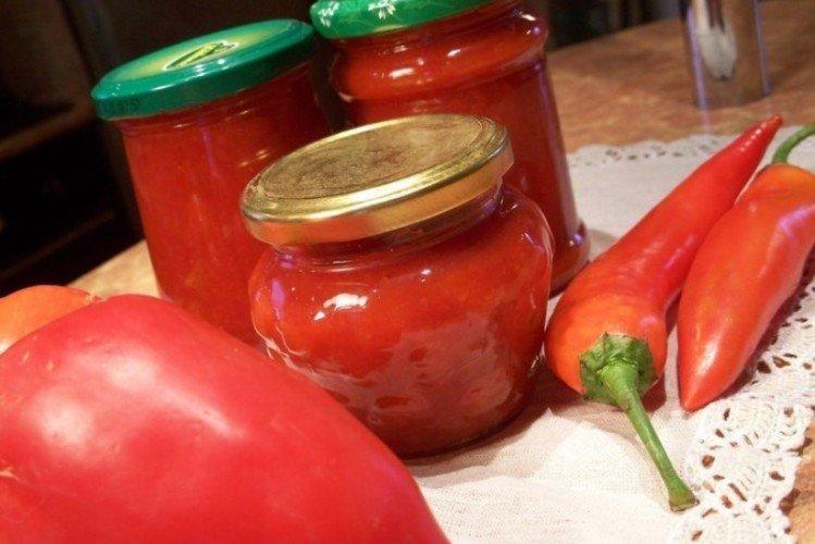Preparación picante de pimiento morrón