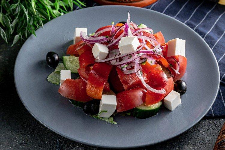 Salat mit Paprika und Feta