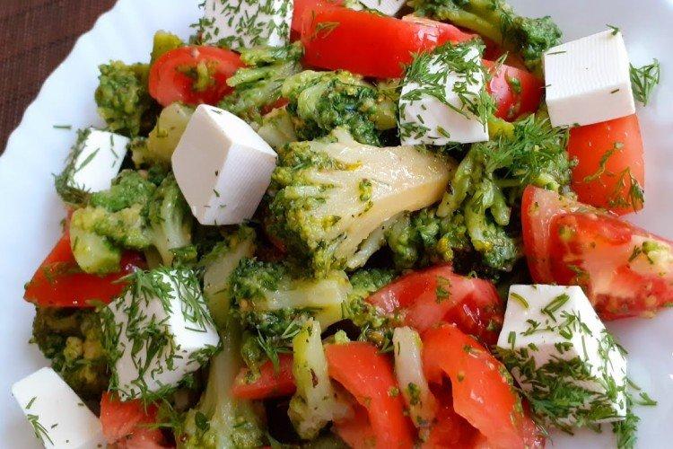 Ensalada con fetaxa y brócoli