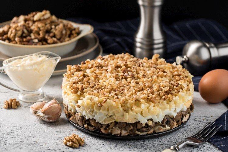 20 Salate mit Walnüssen, die jeden Tisch schmücken