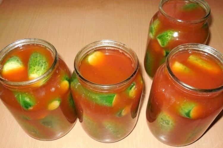 Gurken, eingelegt in Chili-Ketchup