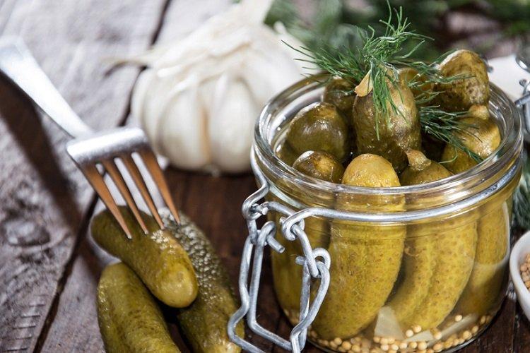 Eingelegte Gurken mit Wodka