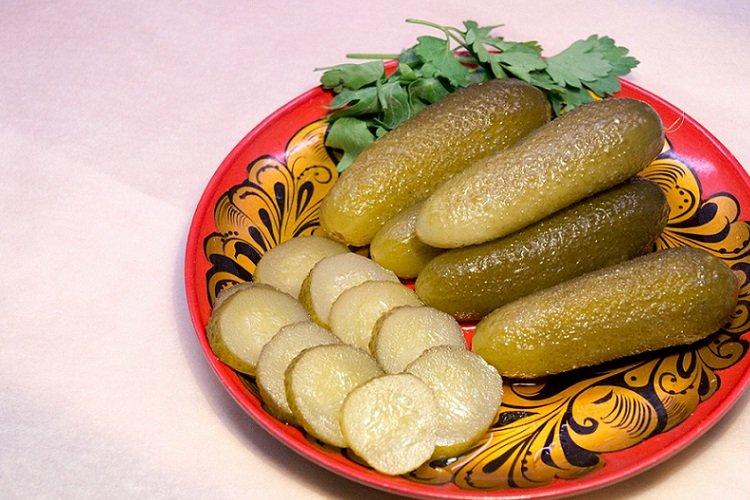 Süße eingelegte Gurken