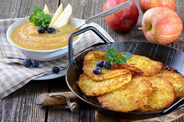 Süße Zucchini- und Apfel-Puffer