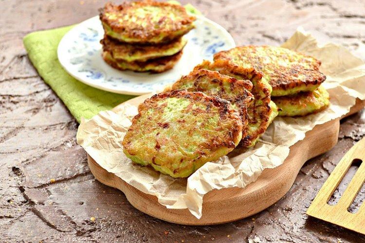 Zucchini-Puffer mit Wurst