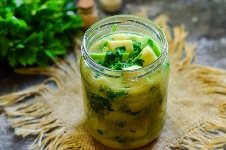 Eingelegte Zucchini mit Senfpulver