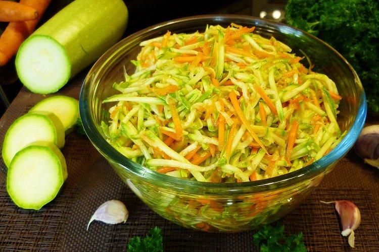 Eingelegte Zucchini nach koreanischer Art