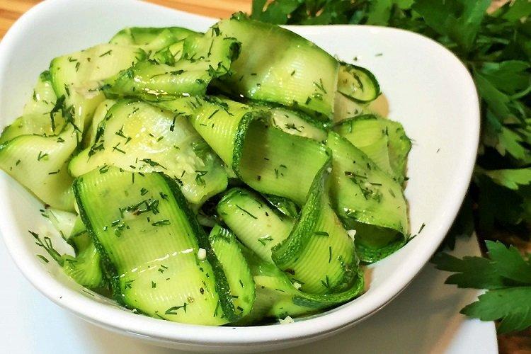 Schnelles Rezept für eingelegte Zucchini