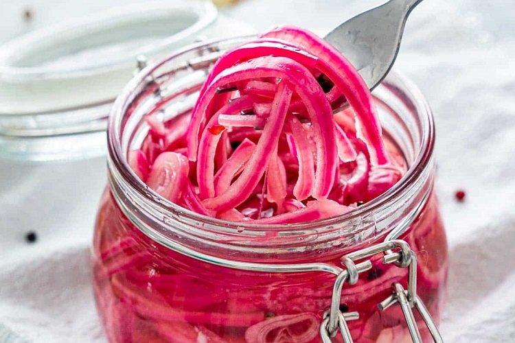 Маринованный лук с корицей и лимонным соком