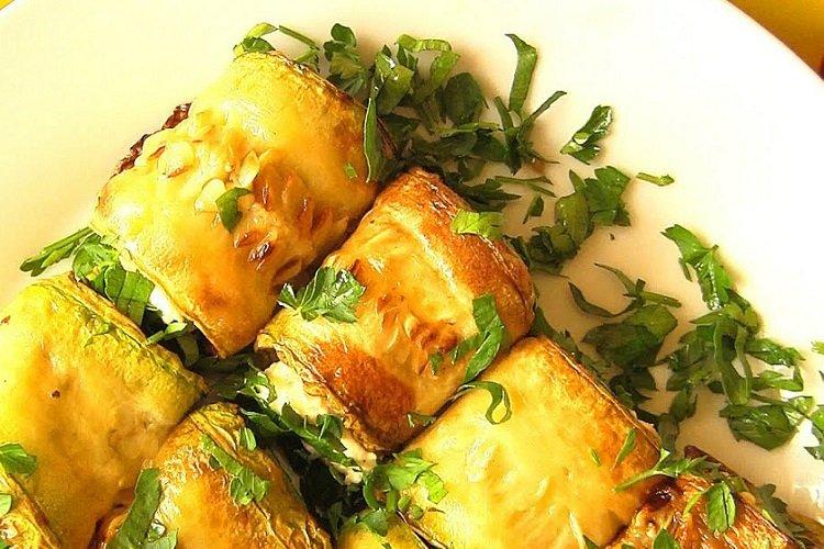 Zucchini-Röllchen mit Hackfleisch