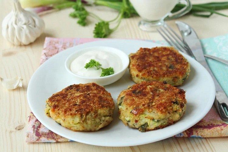 Frikadellen aus Hackfleisch und Zucchini