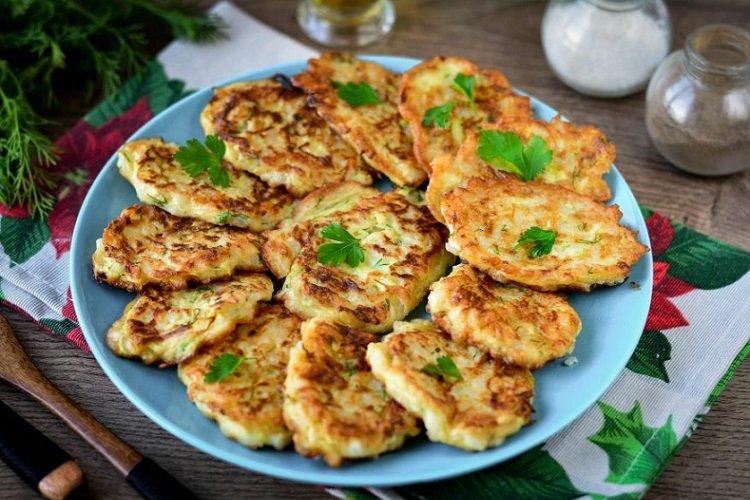 Zucchini-Frikadellen mit Hackfleisch und Käse