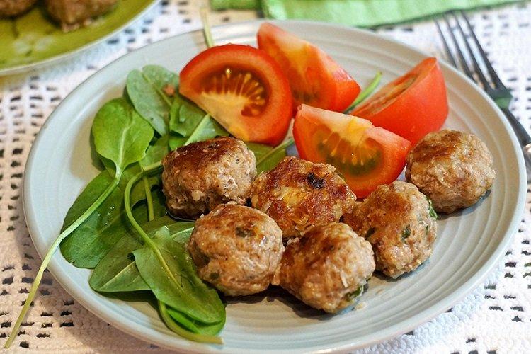 Frikadellen mit Zucchini nach griechischer Art