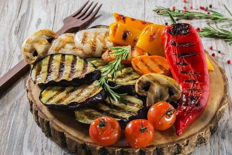 Verduras a la parrilla marinadas en salsa de soja