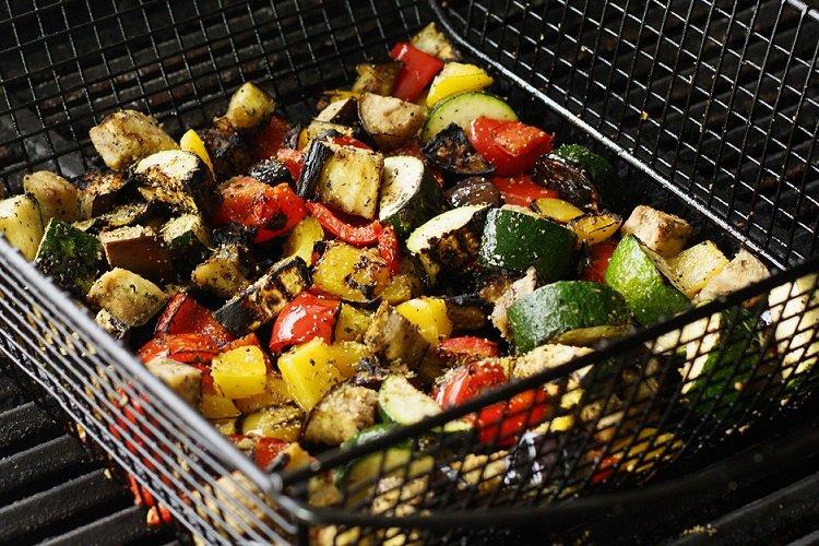 Verduras a la parrilla con mayonesa y especias