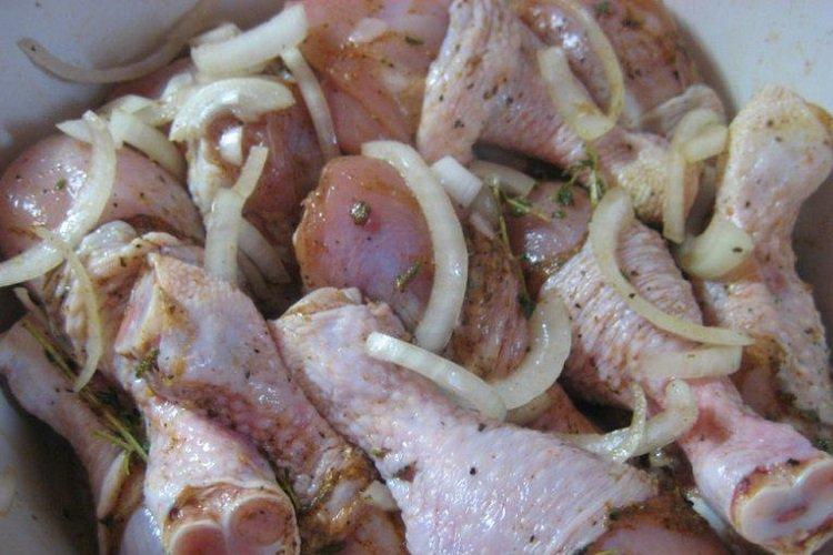 Vinegar and Onion Marinade for Chicken Skewers