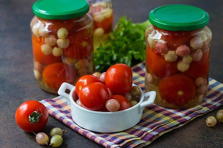 Tomates encurtidos con grosellas