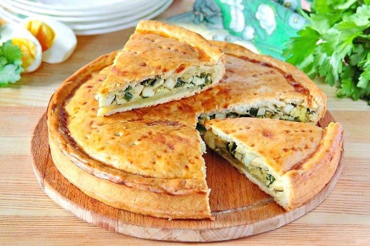 Pastel de masa líquida sencillo con kéfir y mayonesa