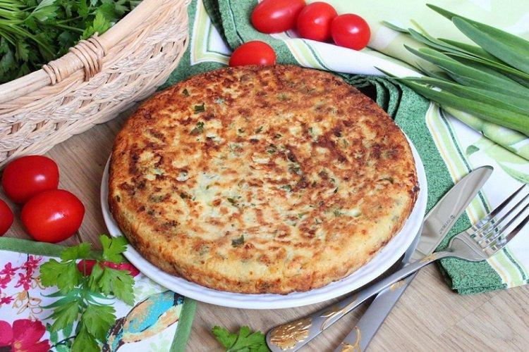 Pastel de masa líquida en sartén