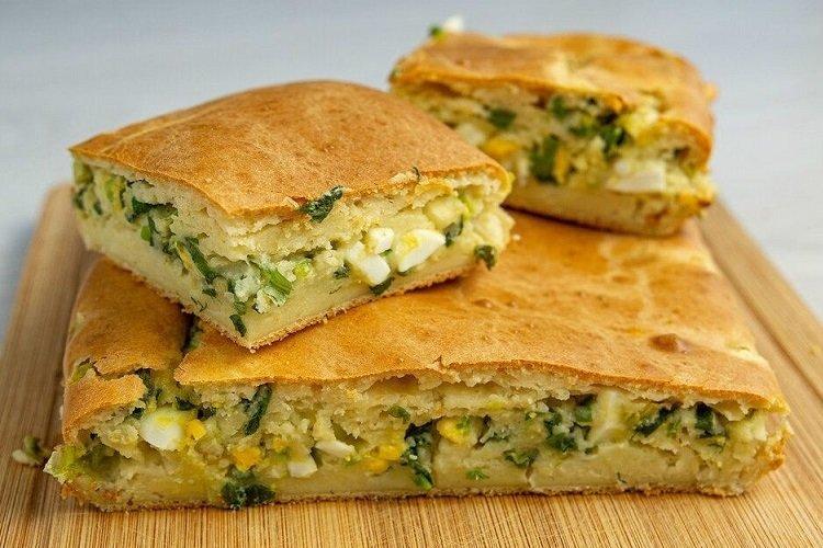 Pastel de masa líquida con huevo y cebollino con kéfir