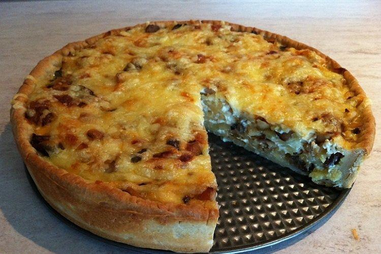 Pastel de masa líquida con pollo y champiñones