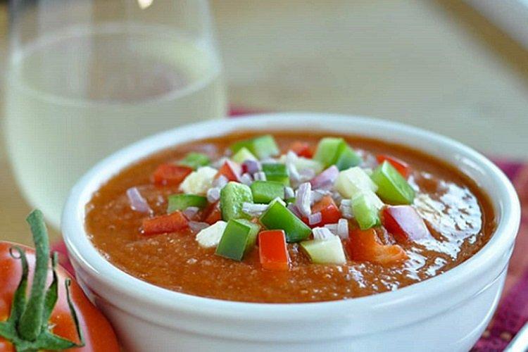 Gazpacho mit Weißwein