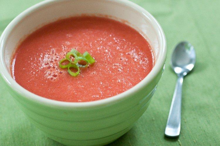Gazpacho mit Äpfeln