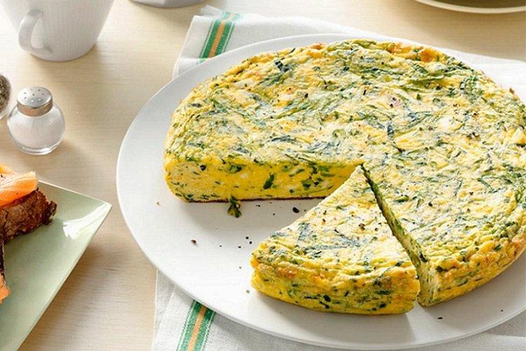 Omelett mit Zucchini im Multikocher