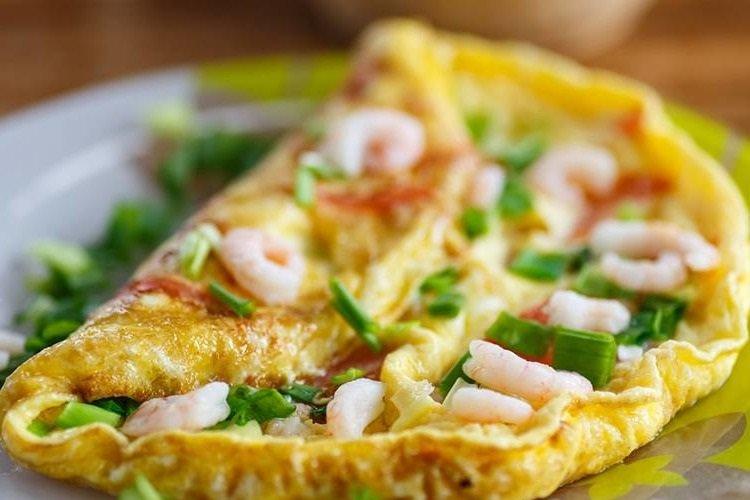 Omelett aus Zucchini mit Garnelen