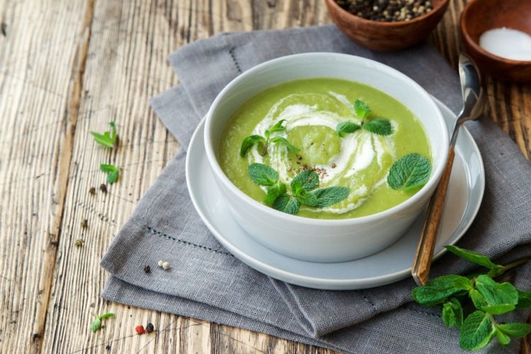 Sopa crema de calabacín y jengibre