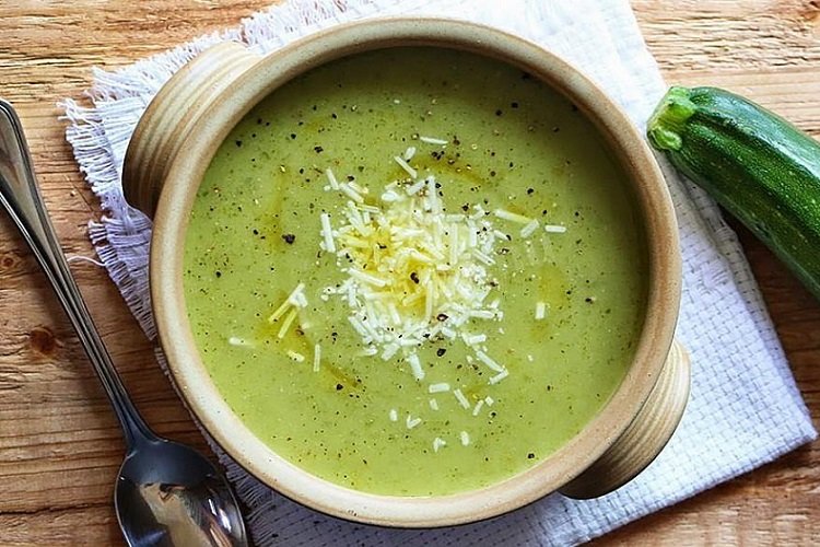 Crema de calabacín con queso duro
