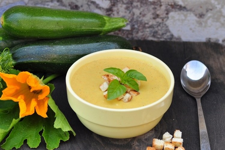 Sopa crema de calabacín especiada