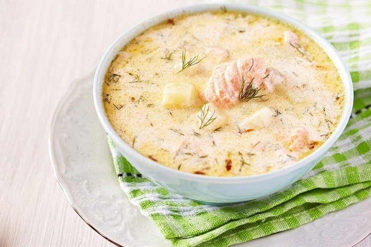Fischsuppe mit Rotfisch und Schmelzkäse