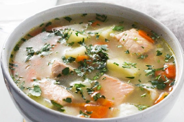 Fischsuppe aus Rotfisch auf Pilzbrühe