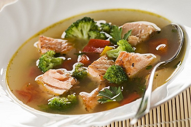 Fischsuppe aus Rotfisch mit Brokkoli