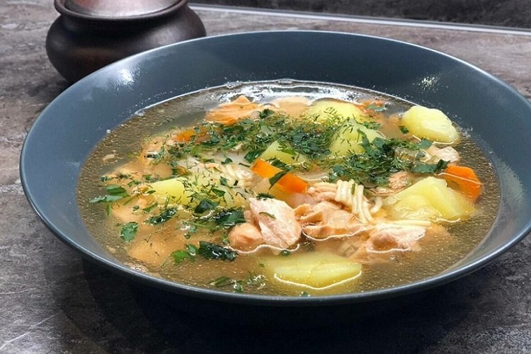 Einfaches Rezept für Fischsuppe mit Rotfisch und Kartoffeln