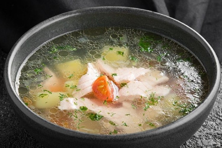 Fischsuppe aus Rotfisch mit Hirse