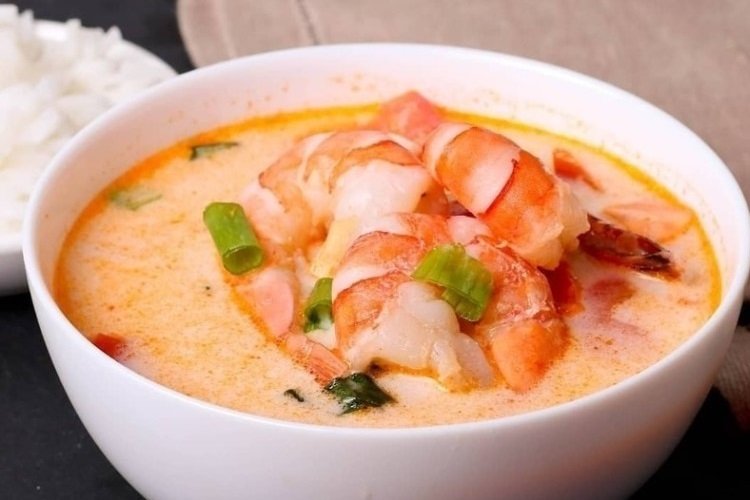 Tom Yum Suppe mit Sahne