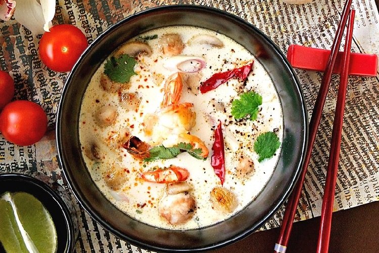 Tom Yum mit Kokosmilch