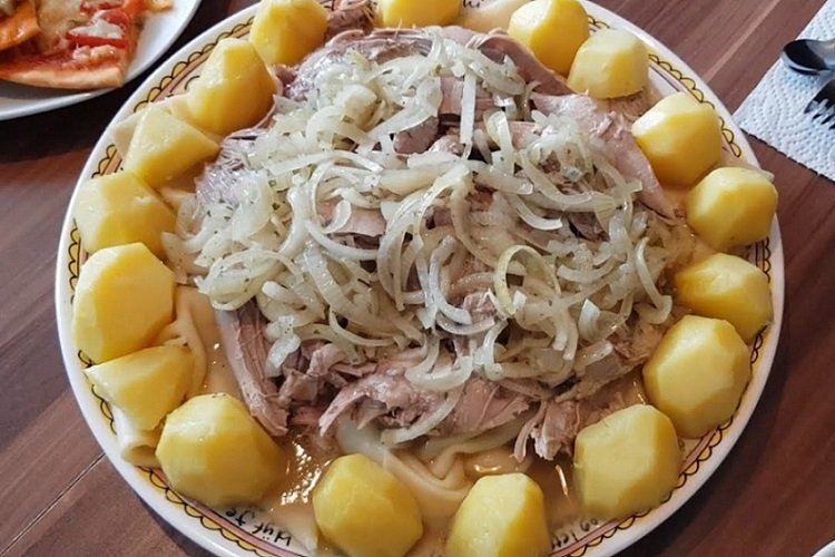 Beschbarmak mit Kartoffeln