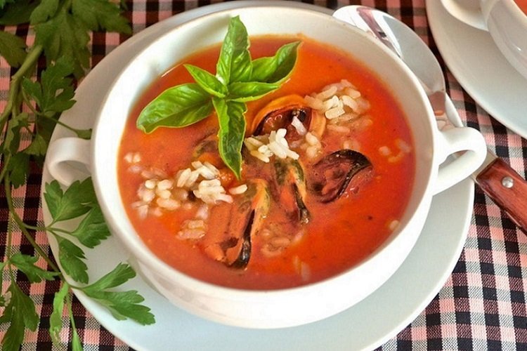 Reissuppe mit Muscheln