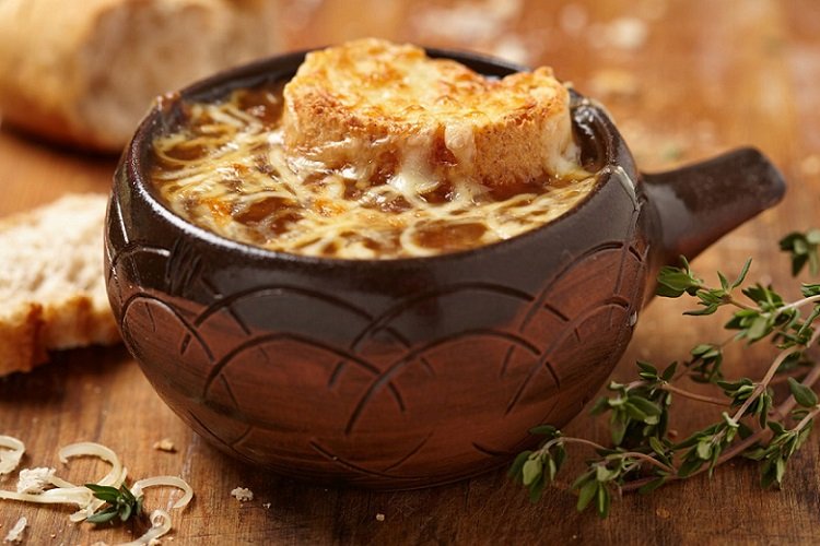 Zwiebelsuppe mit Reis