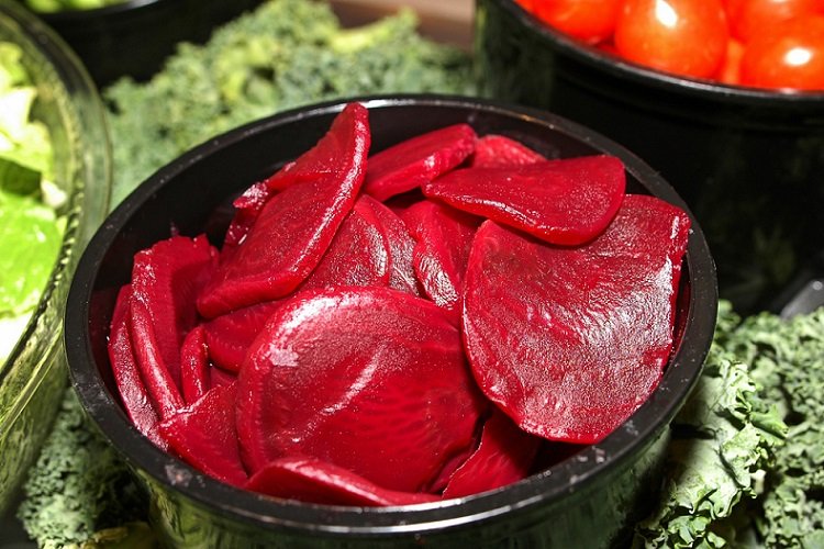 Remolacha encurtida con zumo de tomate