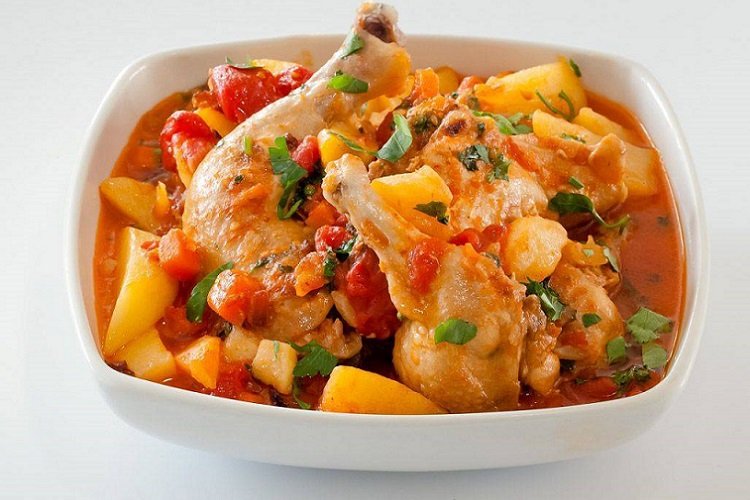 Potatoes Stewed with Chicken and Frozen Vegetables