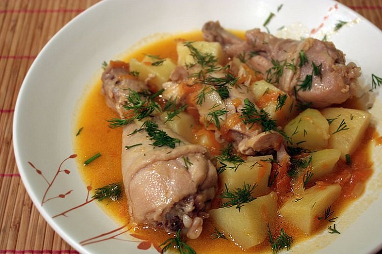 Stewed Potatoes with Chicken in Tea Sauce